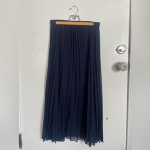 Uniqlo Navy Blue Pleated Skirt/ Size Medium